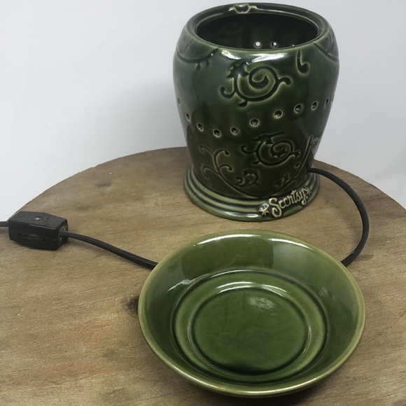 Scentsy English Ivy Full Size Wax Melt Premium Warmer - Picture 11 of 11